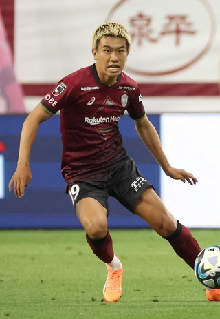 高精度のフィードが武器の神戸・初瀬。１カ月ぶりの試合に気合がみなぎる＝９月２３日、ノエビアスタジアム神戸