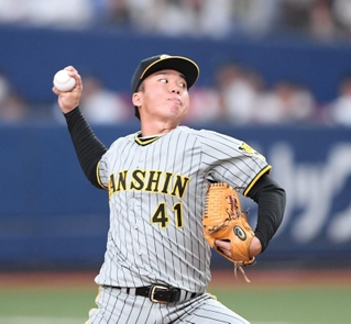 力投する阪神・村上（撮影・中田匡峻）