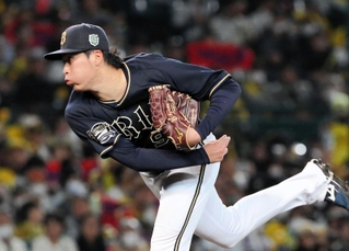 日本シリーズ第３戦に先発したオリックス・東＝甲子園球場（撮影・山崎　竜）