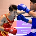 ボクシング成年男子ライトウエルター級で優勝した兵庫の北本隼輔（左）＝阿久根市総合体育館（撮影・斎藤雅志）