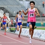 陸上少年男子Ａ５０００メートル決勝　優勝した兵庫の折田壮太（２８）＝白波スタジアム（撮影・斎藤雅志）