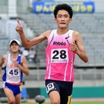 陸上少年男子Ａ５０００メートル決勝　優勝した折田壮太（２８）＝白波スタジアム（撮影・斎藤雅志）