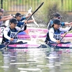 カヌー少年女子スプリント・カヤックペアで２位となった兵庫の安藤千結（左）、岩井瑞希ペア＝伊佐市菱刈競技場（撮影・斎藤雅志）