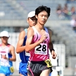 陸上少年男子共通５０００メートル競歩で優勝した兵庫の逢坂草太朗＝白波スタジアム（撮影・斎藤雅志）