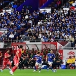 日本-チュニジア　前半、攻め上がる久保と古橋＝ノエビアスタジアム神戸（撮影・中西幸大）
