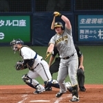 ４回阪神２死一、二塁、空振り三振に倒れるノイジー（撮影・金田祐二）