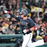 ４回オリックス２死、中越えに同点ソロを放った頓宮（撮影・山崎　竜）