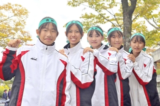 東播地区予選で６位に入り、初の県大会出場を決めた女子の高砂＝西脇市総合市民センター