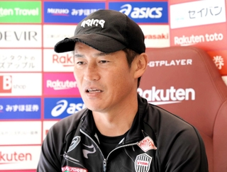 優勝争いを左右する浦和戦に向けて決意を語る神戸の吉田監督＝神戸市西区、いぶきの森球技場（Ｃ）ＶＩＳＳＥＬ　ＫＯＢＥ