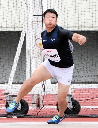 今年の世界選手権パリ大会でも活躍した男子円盤投げの新保大和＝２０２２年６月１１日、神戸市須磨区、ユニバー記念競技場