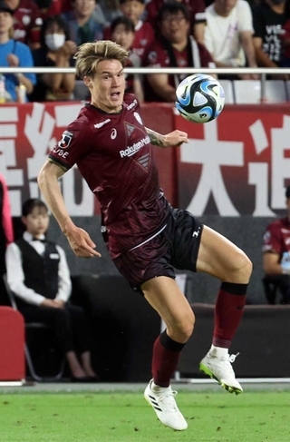 神戸を支え続けるＤＦ酒井＝９月２３日、ノエビアスタジアム神戸