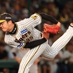 リーグ優勝を決めた巨人戦に先発し、力投する阪神の才木浩人投手＝９月１４日、西宮市の甲子園球場
