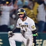 阪神-オリックス　８回阪神１死二、三塁、適時三塁打を放ち、三塁でほえる森下＝甲子園（撮影・中西幸大）