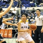 女子準決勝・神戸龍谷－宝塚西　第２クオーター、ドリブルで攻め込む神戸龍谷の森井