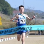 優勝した須磨学園の７区・長谷川大翔＝丹波篠山市、篠山鳳鳴高校（撮影・斎藤雅志）