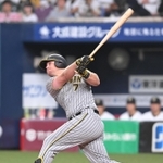 ４回、先制３ランを放つ阪神・ノイジー（撮影・高部洋祐）