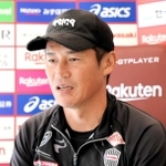 優勝争いを左右する浦和戦に向けて決意を語る神戸の吉田監督＝神戸市西区、いぶきの森球技場（Ｃ）ＶＩＳＳＥＬ　ＫＯＢＥ