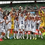神戸科技を３ー１で下し、優勝を決めた神戸弘陵イレブン（撮影・小林良多）
