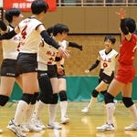 女子決勝・氷上ー日ノ本　優勝を決めた氷上の選手たち（撮影・長嶺麻子）