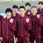 丹有地区予選で初優勝を飾った男子・三田学園の選手たち＝三田市の同校