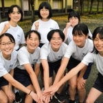 陸上部がない中、有志が集まり初の県大会に挑む女子・城崎の選手たち＝豊岡市の同校