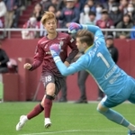 神戸-名古屋　前半、先制のゴールを挙げる神戸の井出（撮影・風斗雅博）