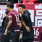 神戸-名古屋　前半、武藤に声をかける神戸・吉田孝行監督（撮影・中西幸大）