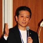 あいさつする河本英雄理事長＝神戸市内のホテル