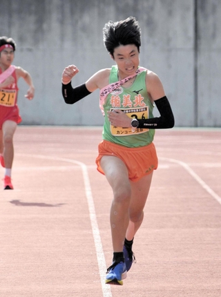 男子・稲美北　兵庫勢最上位の４位でフィニッシュするアンカー竹内悠翔