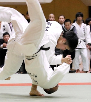 柔道男子66キロ級を制した東洋大姫路の西村輝龍