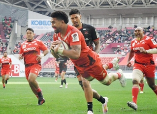 神戸-三重　後半、神戸のサベアがトライを決め、52-10とリードする（撮影・中西幸大）