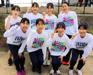 初出場で入賞を目指す女子・大原の選手たち＝和歌山県田辺市、田辺スポーツパーク陸上競技場