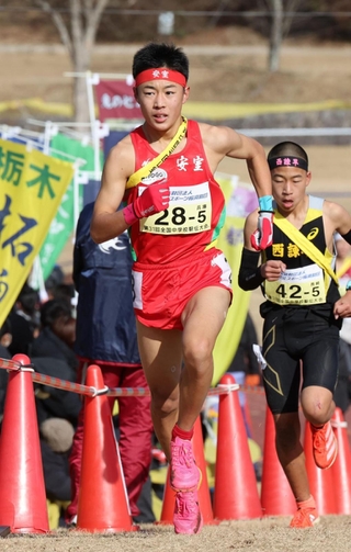 区間賞の好レースを展開した男子・安室の５区徳永泰河（２８）撮影・小林良多）