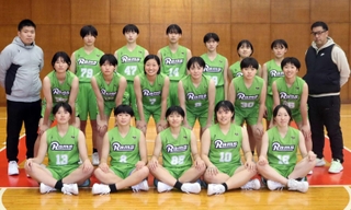全国高校選手権で初の白星を目指す女子・三田松聖の選手ら＝三田市の同校