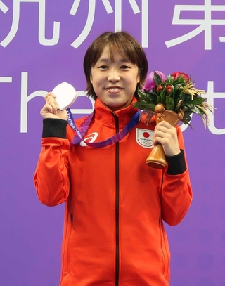 今秋の杭州アジア大会でメダル争いを繰り広げた荒井祭里＝馬淵崇英コーチ提供