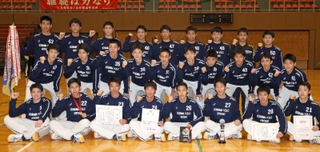 兵庫県予選を制し、全国舞台へ意気上がる男子・市尼崎の選手たち＝西宮市ライフパートナーアリーナ（いずれも撮影・長嶺麻子）