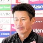 オンライン取材に応じ、Ｊ１初優勝を振り返る神戸の吉田監督（ⒸＶＩＳＳＥＬ　ＫＯＢＥ）