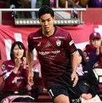 攻撃だけでなく、守備でも献身性が光った武藤嘉紀＝１１月２５日、ノエビアスタジアム神戸