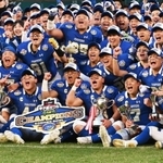 史上初の６連覇を果たし、喜ぶ関学大の選手たち＝17日午後、西宮市の甲子園球場（撮影・斎藤雅志）