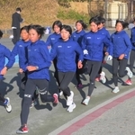 ２年ぶりの都大路に向け練習に励む女子・須磨学園の選手たち＝神戸市須磨区の同校（撮影・斎藤雅志）