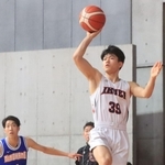 男子３回戦・育英-美濃加茂　第１クオーター、シュートを狙う育英の竹内琉（３９）