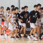 男子３回戦・育英-美濃加茂　敗退し、肩を落とす育英の選手たち