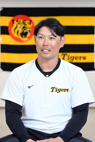がんが発覚してからの自身の経験を語る阪神タイガースの原口文仁選手＝西宮市甲子園町（撮影・風斗雅博）