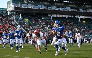 関学大が法大を圧倒した昨年の甲子園ボウル＝西宮市の甲子園球場