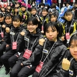 上位躍進に向け、結束する兵庫の選手たち＝京都市、かたおかアリーナ京都