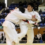女子78キロ超級　準優勝した蒼開の道植稀星（右）＝兵庫県立武道館