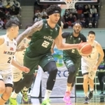 神戸-岩手　第１クオーター、攻め込む神戸のヒサタケ（２２）