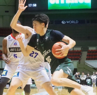 神戸－青森　第４クオーター、攻め込む神戸の金田