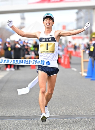 世界記録に迫る好タイムで優勝した男子の池田向希（撮影・斎藤雅志）