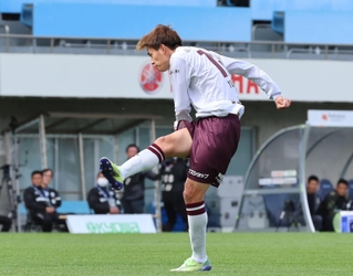 磐田-神戸　前半、先制点を決める神戸の汰木（撮影・笠原次郎）